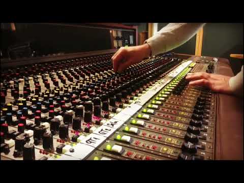 Roberto Sánchez mixing Sista Kata & Sistah Lore - Fight Down Babylon [BLM-12-001]