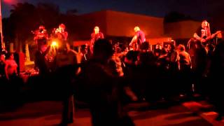 THE HUE : Coachella Voodoo Glow Skulls: El mas Chingon, Enfoque Local (1)