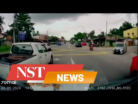 Police urge pick-up truck driver to come forward after obstructing ambulance