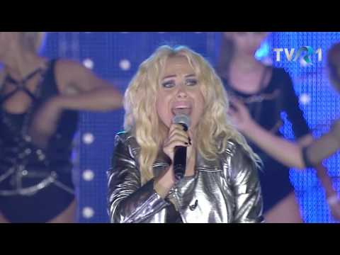 Amna feat Robert Toma pe scena Media Music Awards 2016.