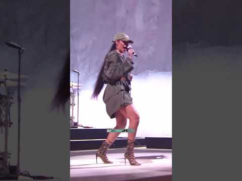 rihanna live kiss it better