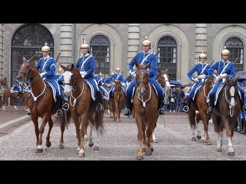 Sweden's Changing of the Guard Ceremony at the Stockholm Palace in 4k