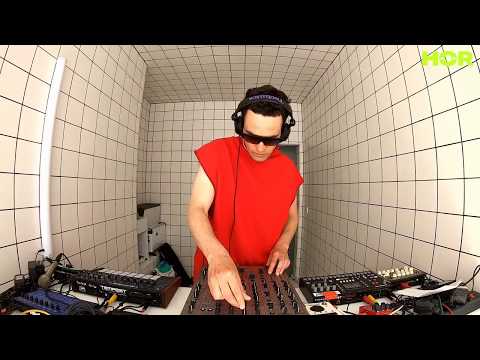 Philipp Gorbachev (LIVE) / April 22 / 4pm-5pm