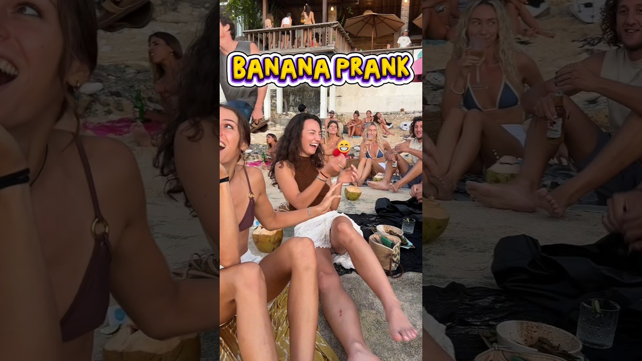 Banana prank at dream land beach #magic #bananaprank #magicprank #closeupmagic #streetmagic #shorts