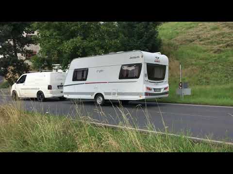 Elektroumbau VW T5 zieht Wohnwagen Elektrobus