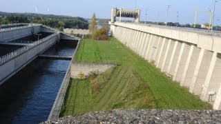 preview picture of video 'Schleuse Uelzen im Elbe-Seitenkanal (The floodgate of Uelzen)'