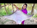 এই জাতের শঙ্করমাছ এই প্রথম রান্না করে খেলাম, কেমন স্বাদ এই মাছের?big stingray fish cutting