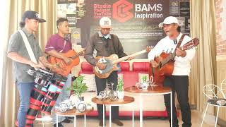 Download lagu Madina pengamen jalanan!!! Cover lagu Gala-Gala by Roma irama mp3