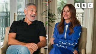 Julia Roberts has been 'adopted' by George Clooney's family 😍 | The One Show