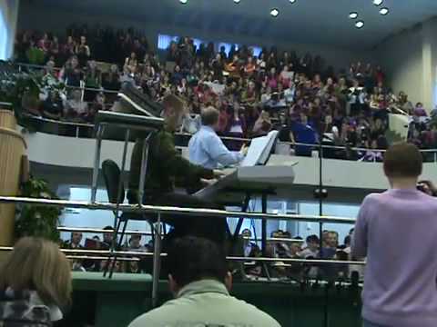 Corurile reunite din jud Suceava.. la repetitie... Dumbraveni 2010