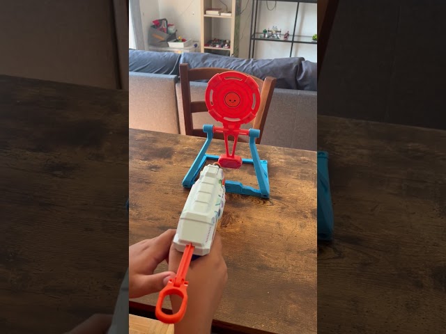 Vídeo relacionado con Freekite 2 Pistolas de Dinosaurios con Diana, Juguete de Tiro para Niños, Juego de Interior y Exterior, Regalo de Juguete de Dinosaurio para Niño, Apto para Niños y Niñas de 5, 6, 7, 8, 9, 10+ Años