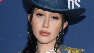 Noah Cyrus&#39; CMT Awards Outfit Has People Talking