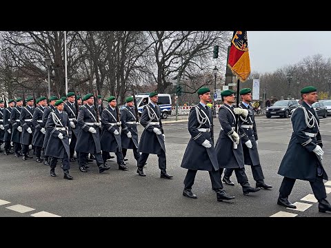 Regimentsgruß (Marsch) Ausmarsch Wachbataillon BMVg/Stabsmusikkorps Bundeswehr Schloss Bellevue