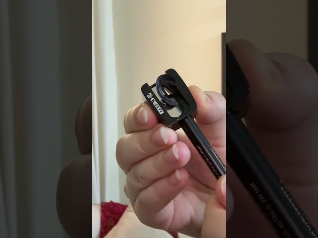كاستال قلم كحل ضد الماء اسود