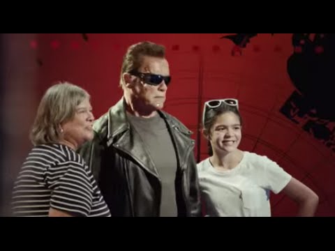 Arnold Schwarzenegger poses as wax statue to prank Madame Tussauds tourists