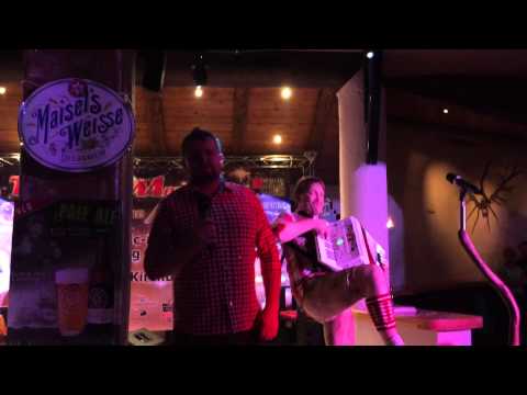 Scheunenparty mit Bauer Sebastian und TOLLHAUS