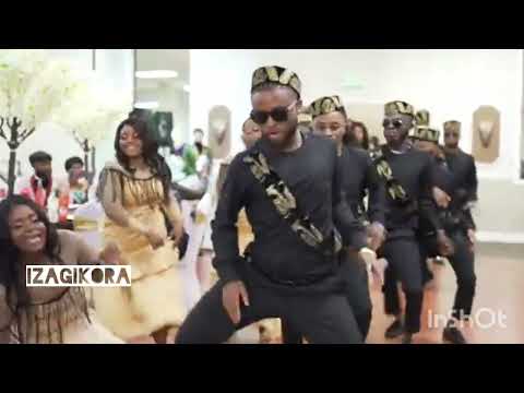 Dore uko abacongomani babyina yego ya Golgotha choir  mubukwe , abantu baribanezerewe