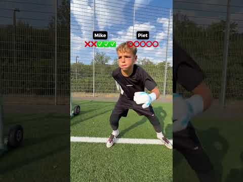 Who Played it Better?🤯🧤 Mike vs Piet🔥 #gripmode #goalkeeper #football