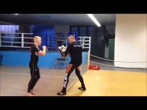 Dima Voit beim Training mit Florin Catuna CPI Boxing