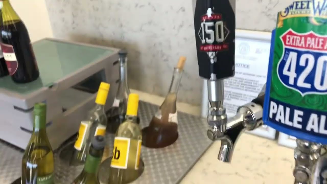 United Airlines United Club thumbnail