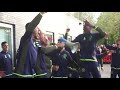 Supporters ontvangen spelers op Het Kasteel na bereiken Play-Offs