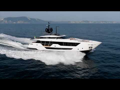33 meter Fast Super Yacht Custom Line 106