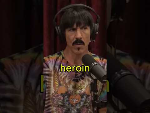 Anthony Kiedis speaks about his drug addiction and how it all started..#joerogan #anthonykiedis RHCP