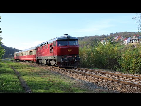 KŽC "Bardotka" 749-253 passes with express R1571 through Městečko u Křivoklátu