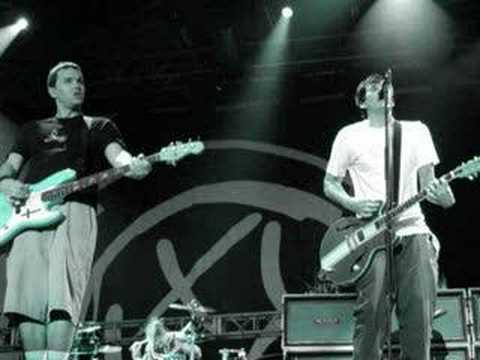 Blink182 live (Zepp, Tokyo 2004) DOWN (AVA style) and All The Small Things