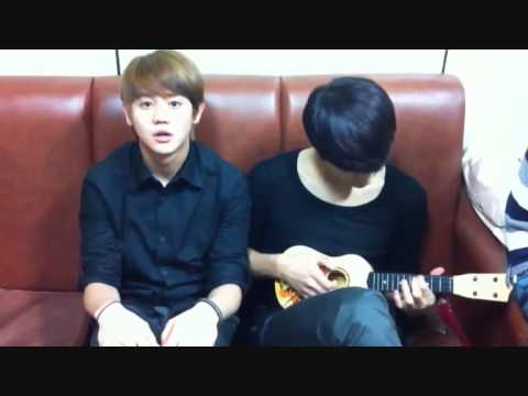 110603 Dongwoon & Yoseob - playing ukulele