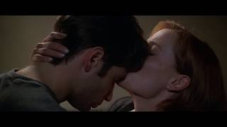 Scne coupe : le premier vrai baiser de Mulder et Scully _ The X-Files : fight the future (VO)