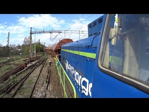 Manewry lokomotywą SM42 na stacji w Tychach