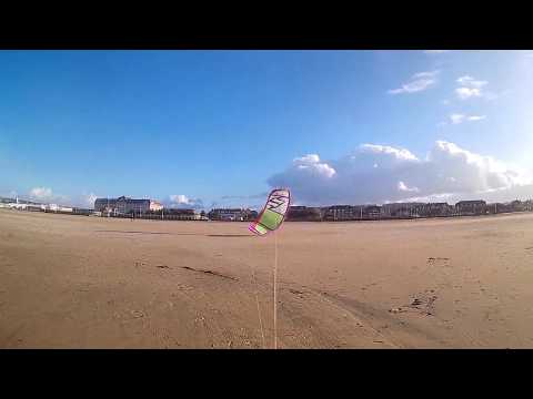 Poser son aile de kite seul...