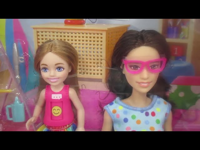 Vídeo relacionado con Barbie Tú Puedes ser Muñeca Profesiones Terapeuta de Arte con niña y Accesorios de Salud Mental, Juguete +3 años (Mattel HRG48)