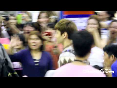[Fancam] 121125 Yunho & Changmin @ Suvarnabhumi Airport