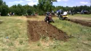 preview picture of video 'Garden Tractor Plowing with a Wheel Horse'