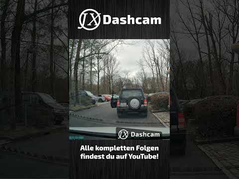 Rentner rammt Auto beim ausparken und will abhauen (fast Fahrerflucht) #berlin #unfall #dashcam