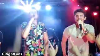 Carlos Right - El Ataque De Las Chicas Cocodrilos (#AtracciónTourGirona)