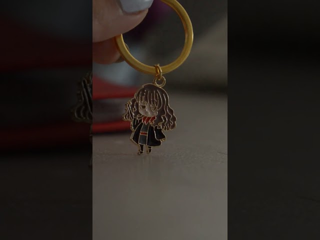 Vídeo relacionado con Grupo Erik Llavero Harry Potter Slytherin bufanda - Harry Potter regalos : Llaveros originales | Llaveros niños cumpleaños Merchandising Oficial