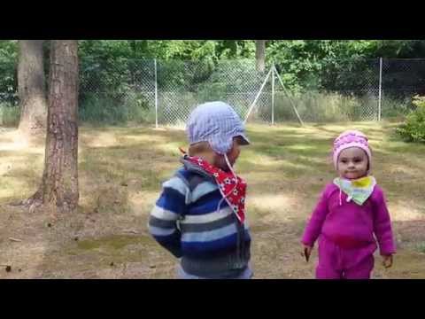 Taniec Boogie Woogie w lesie, w wykonaniu dzieci