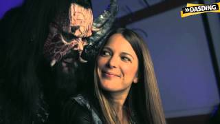 Rock-Sänger Lordi verwandelt DASDING.tv Moderatorin Sandra in einen Zombie | DASDING