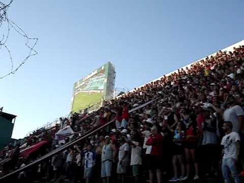 "La banda de la quema te alienta siempre" Barra: La Banda de la Quema • Club: Huracán