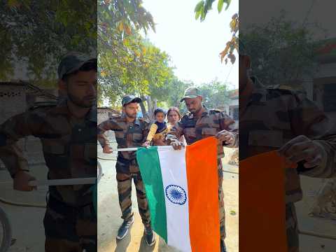 Devanshi ne tiranga ko niche nahi girane diya 😲❤️ #shorts #ytshorts #foryou #trending #viralvideo