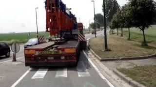 preview picture of video 'Arcomet T33Cr Crawlercrane Transport'