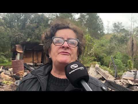 Após perder filho e pertences em enchente, moradora de Cruzeiro do Sul vê casa destruída em incêndio