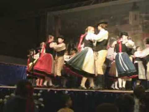 Felcsíki tánc a gyerekekkel Csata tánccs.40 évford.1