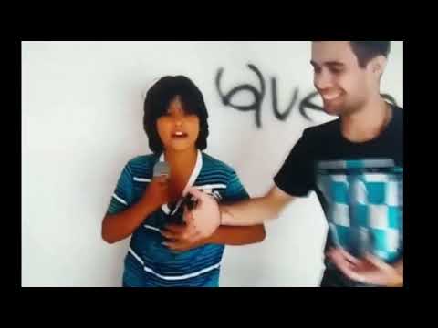 Minha prima reagindo a um vídeo do canal!!