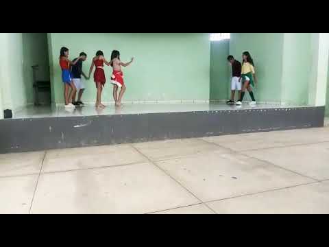 Dançamos Who Wold trink that love na escola