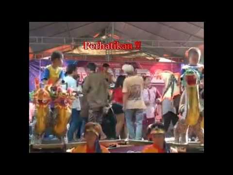 Lagi Asyik Nyawer, Panggung Organ Tunggal ini Mendadak Ambruk