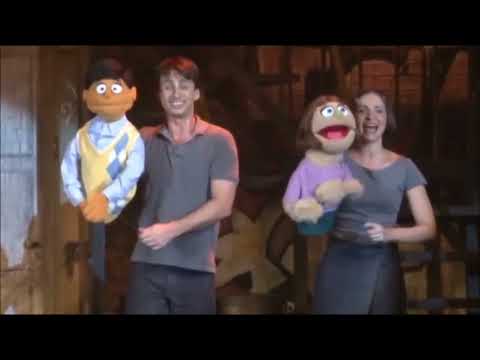 Todo Mundo é Meio Racista - Avenida Q | [PT-BR]